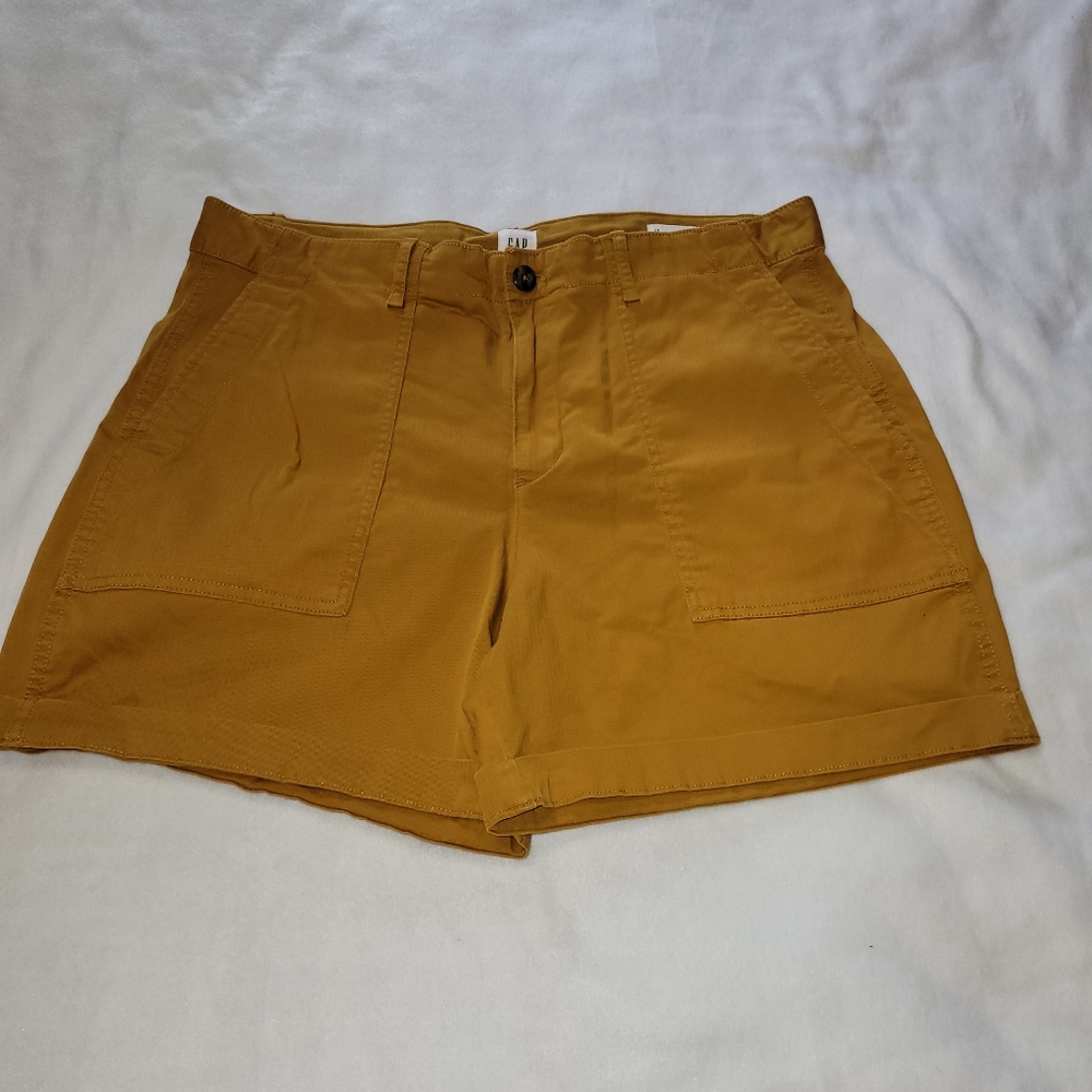 GAP high rise khaki shorts
